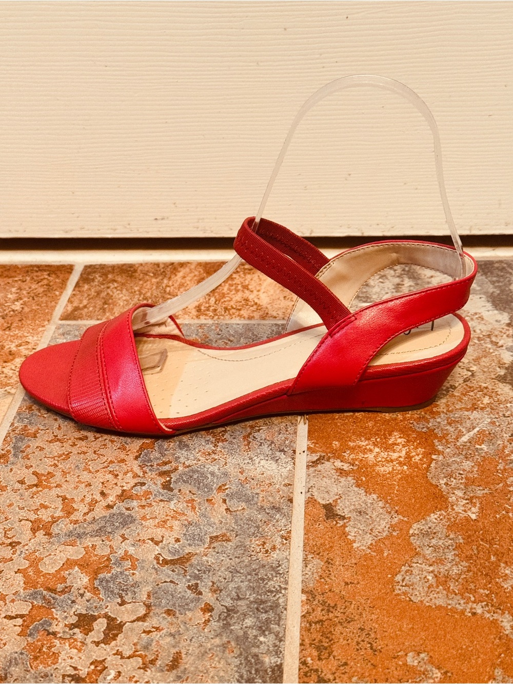 NWOB!! Lovely and Comfy Life Stride Red Women's Stretchy Wedge Sandals! - Picture 9 of 14
